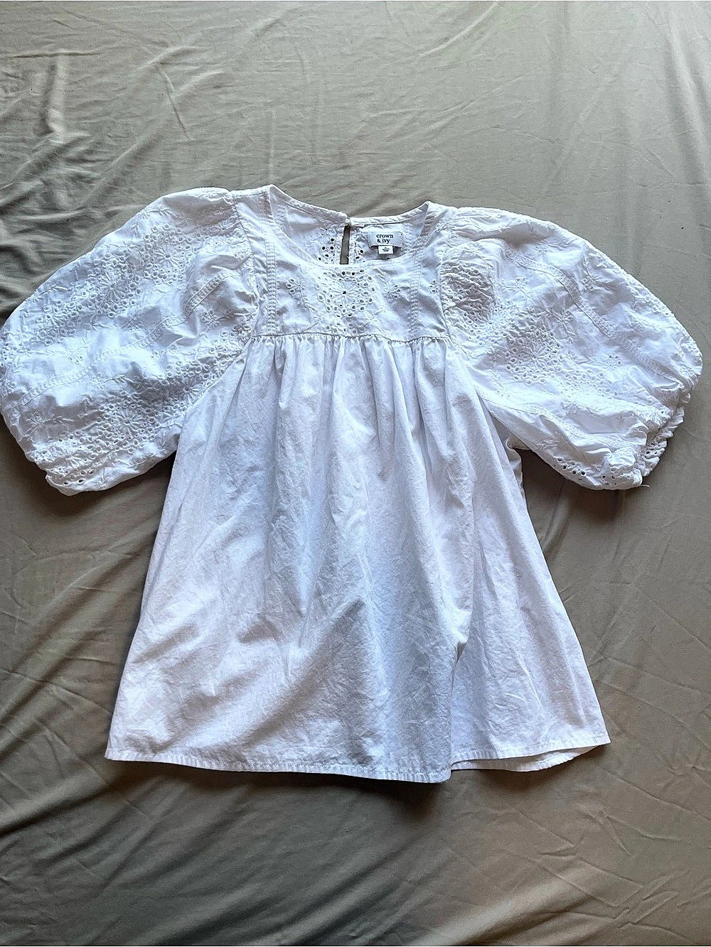 🤍 Crown & Ivy White Eyelet Puff Sleeve Blouse 🤍